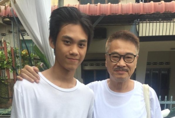 吴孟达儿子因微笑答打招呼被网曝,所谓的粉丝是不是应该好好管管了?