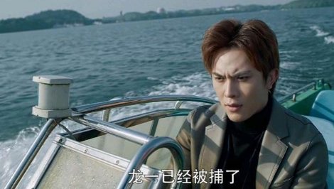 《爱上特种兵》裴俞和卓然是一个人吗？