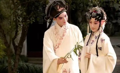 《牡丹亭》的男女主人公是谁？