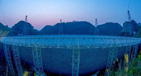 中国天眼探测137亿光年,外国科学家曾强烈抵制,还说可能遭来横祸