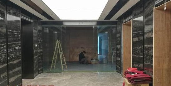 员工防毒面具上班是怎么回事？