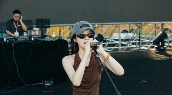 美女Rapper宣布退网！他被骂了几万条！