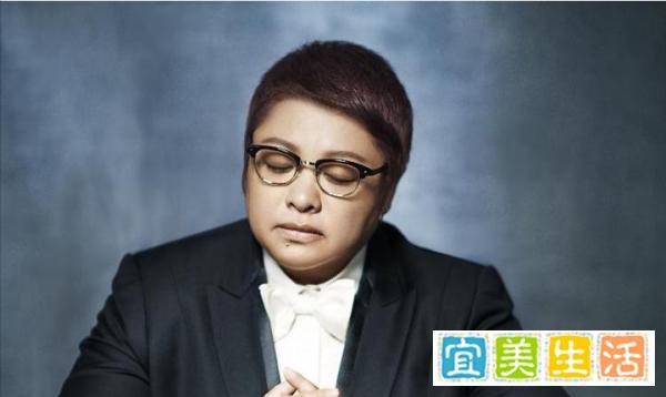 51岁韩红感染新冠！减肥成功瘦成巴掌脸，头发凌乱眼神恍惚惹人忧