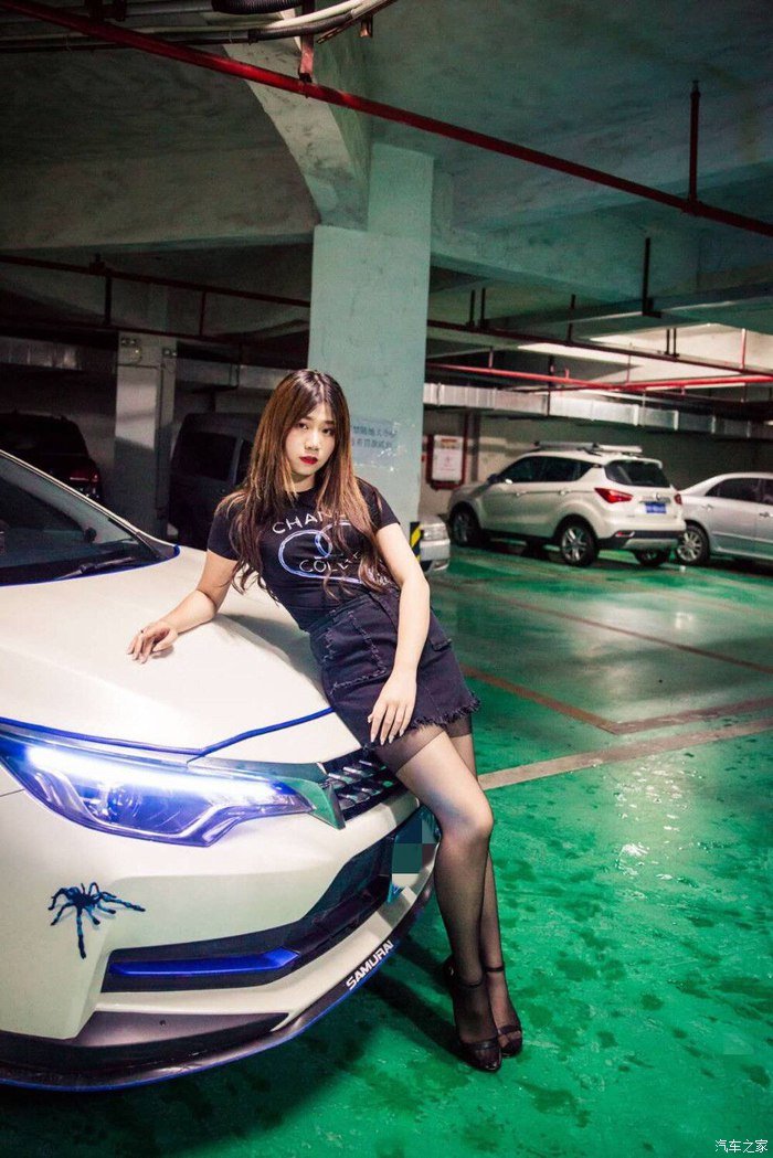 家有贤妻——媳妇当车模，启辰D60，丝袜，香车美女车库秀！！