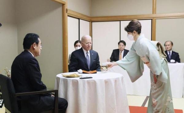 拜登访日晚餐吃了什么 看日本首相是如何招待的