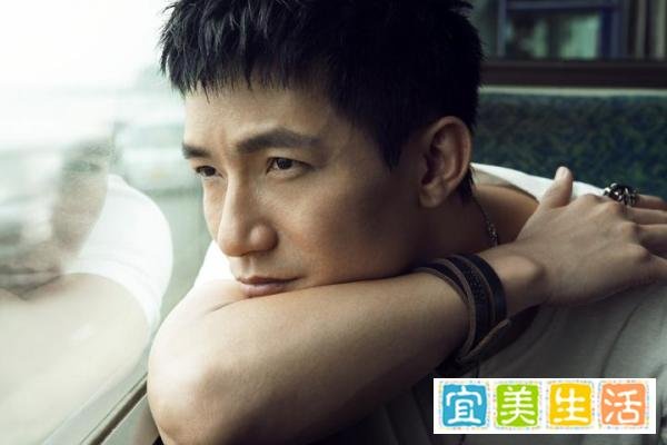 陈楚生新专辑《趋光》正式发布:只要面向光明,阴影就落在身后!