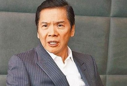向华强能让成龙下跪，打王晶曾志伟，唯独却不敢惹这三个人！他们是谁？