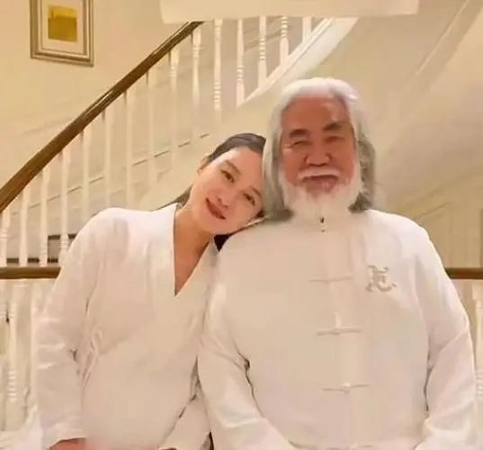 张纪中澄清离婚、住院的传闻,他如今过的怎么样?