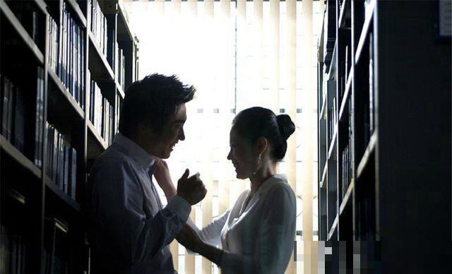 女教授与男学生有染的韩国电影叫什么