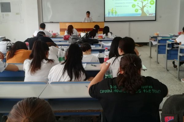 本科生答辩准备不足,老师怒扔论文,对此你怎么看?