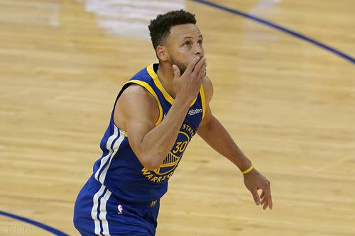 库里加冕NBA常规赛得分王,除此之外,库里还获得了怎样的称号?
