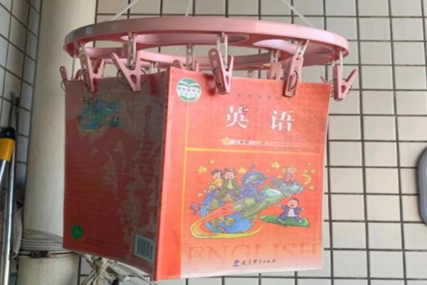 课本有异味,广州小学三四年级英语教材回收更换,这批书将如何处理?