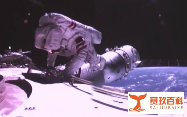 神十七乘组3名航天员成功返航落地！