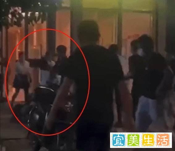 上海4男子深夜强拽1女子,涉嫌故意伤害罪!