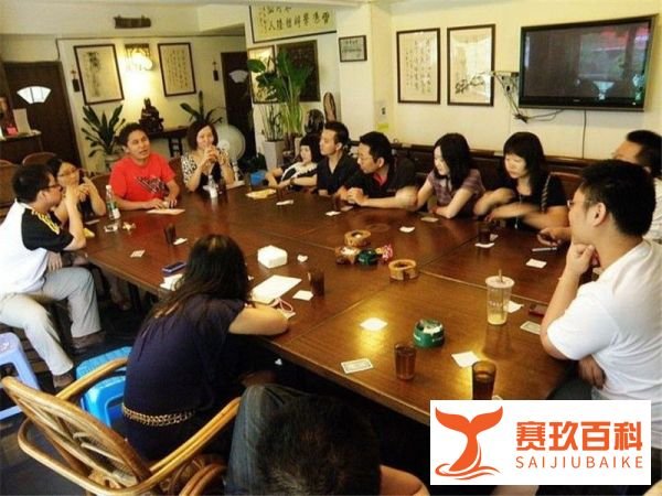 如何玩杀人游戏（天黑请闭眼）？