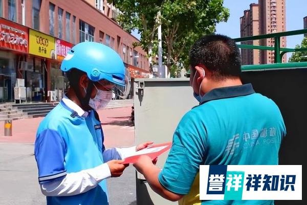 郑州外卖小哥拆硕士录取通知时生病的父亲泪崩 网友：越努力越幸运