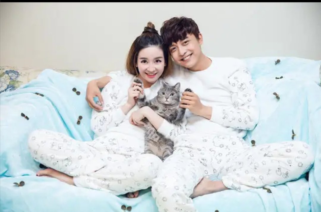 李佳航戴反瘦脸神器卡喉咙,老婆李晟晒照吐槽,两人有多搞笑?