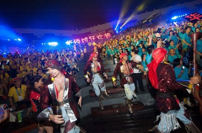 圣诞节、平安夜、狂欢节，分别是12月几号？