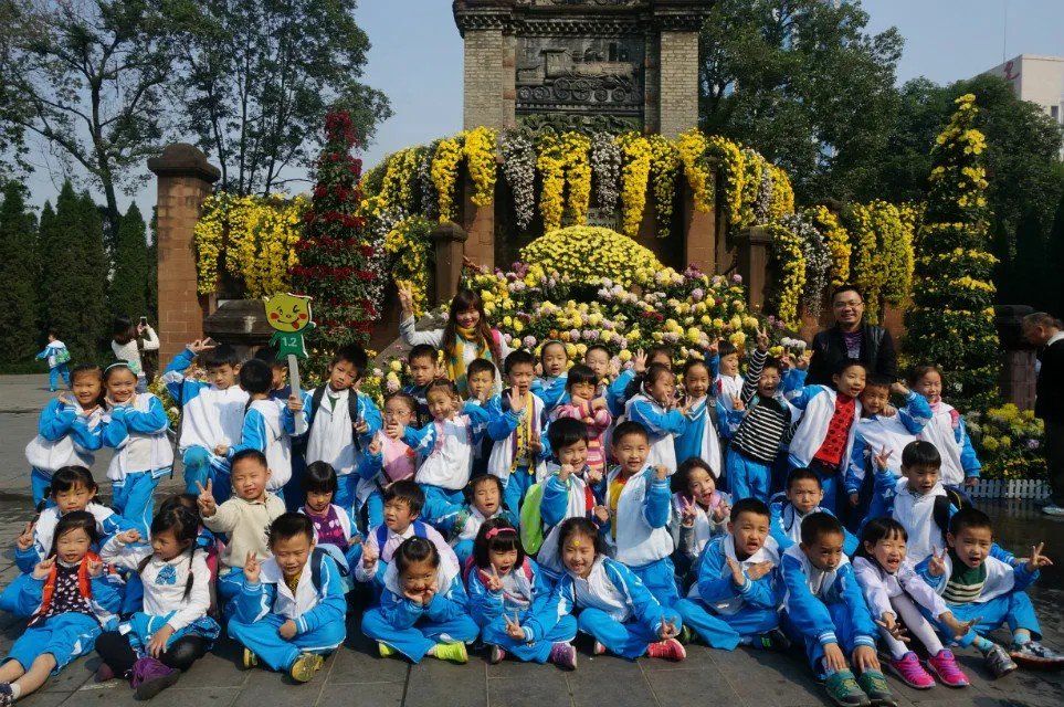 泡桐树小学西区和本部的关系