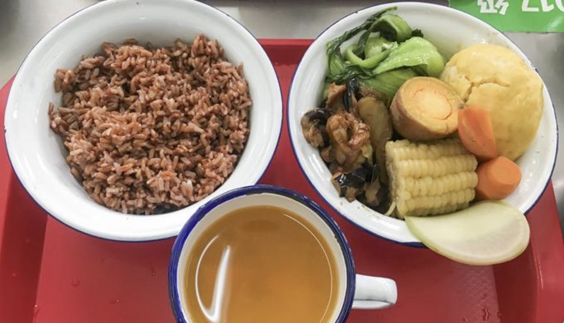 各地高校推出花样百出的红色套餐，你觉得哪个学校的最好吃？