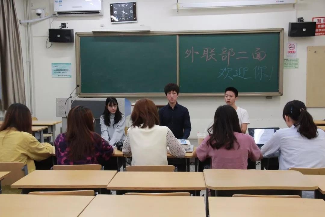 学生会外联部面试自我介绍词