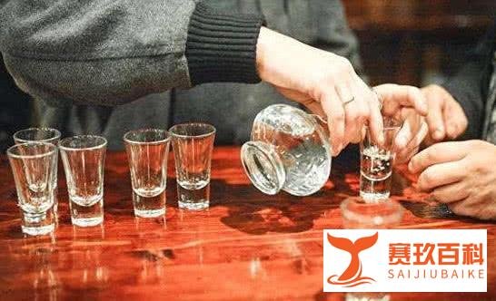 员工在年会饮酒后身亡,责任怎么定?