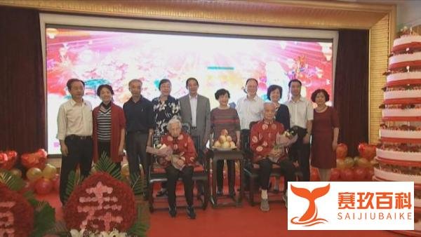 同年同月同日生百岁夫妻寿诞 五世同堂70位儿孙贺寿