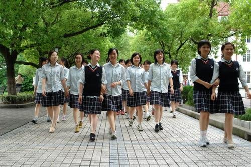 上海市三女中的校服样子啊！图片 跪求啊！