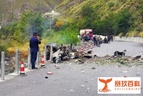 一架直升机在四川因事故坠落，机上三名人员遇难。