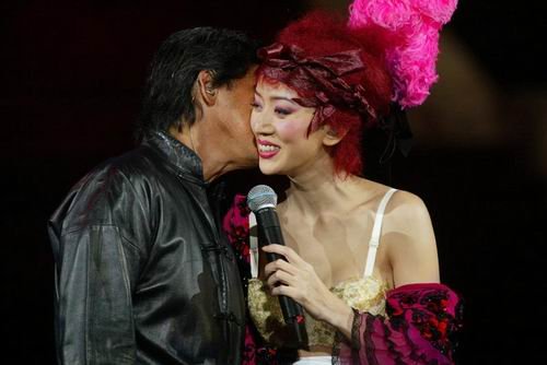 哪位大佬有 梅艳芳夏日耀光华演唱会，这个演唱会百度网盘的链接有吗？急！