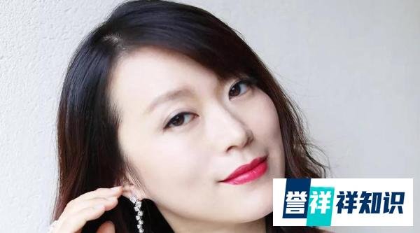 黄璐发文吐槽国泰航空服务，空姐态度冷淡，还听见空乘用英语抱怨