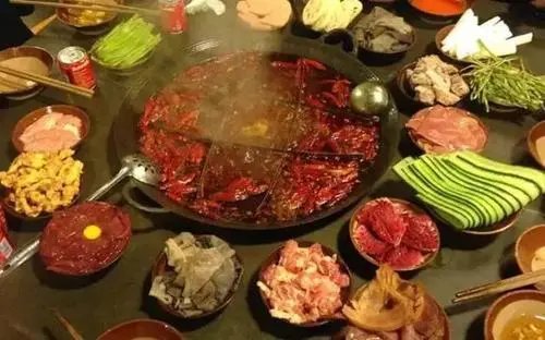 河南女子晚走一分钟被隔离在火锅店,女子在火锅店实现火锅自由了吗?