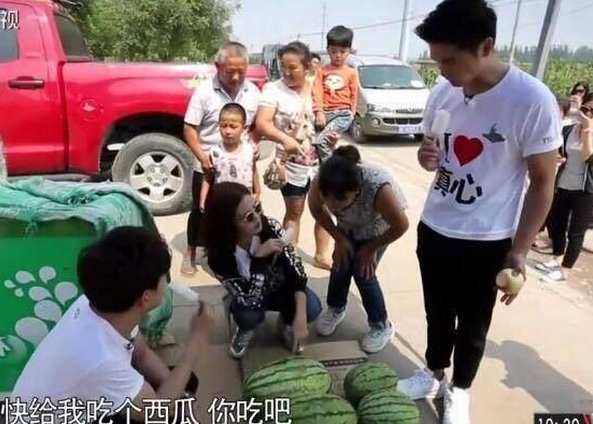 赵薇被强摘眼镜怎么回事？居然没生气？