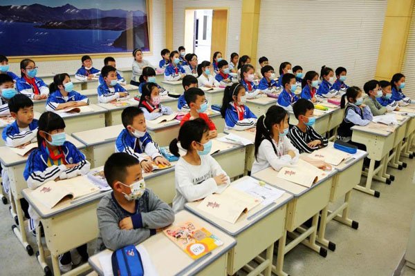 课本有异味,广州小学三四年级英语教材回收更换,这批书将如何处理?