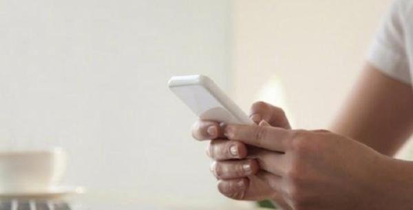 女子离职后把手机静音1年，网友神吐槽