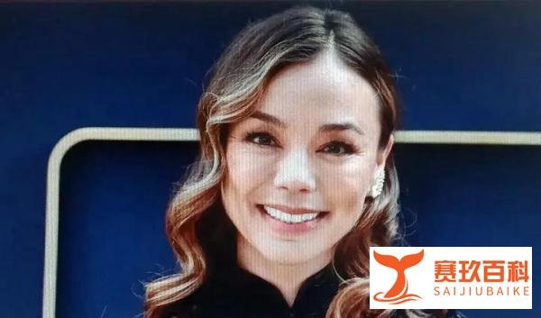 华人骄傲：华裔女被推选为2024美国大选副总统，10张照片走进她！