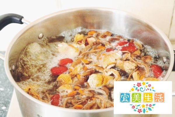 详细教你做花胶松茸汤