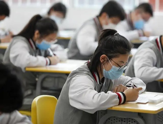 钟南山建议：无疫情学校要开展正常线下教学，如何让家长们无后顾之忧？