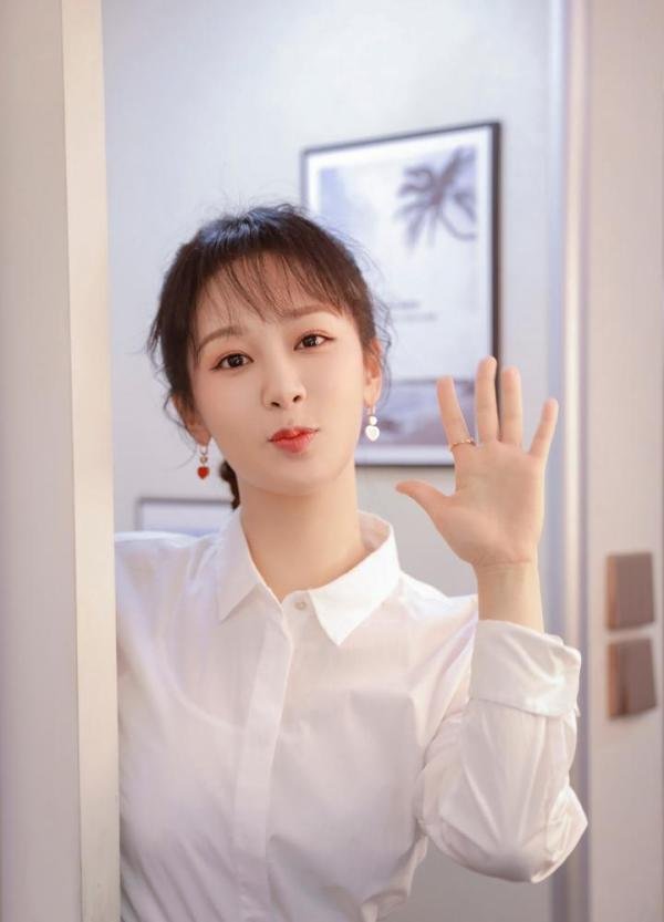 美女搞事业!杨紫成立首家文化传媒公司,持股90%担任法定代表人