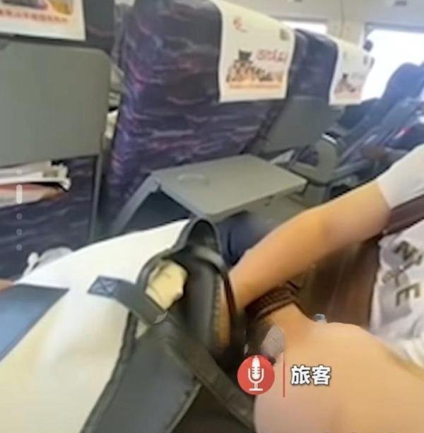 女子在火车上遭多次猥亵，装睡冷静取证，男子却说：