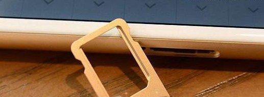 Iphone 4如何取出SIM卡?