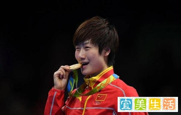 为什么奥运冠军都爱用牙咬金牌？