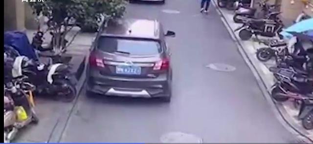 杭州一汽车冲入人行道致1死2伤，究竟是意外事故还是另有原因？