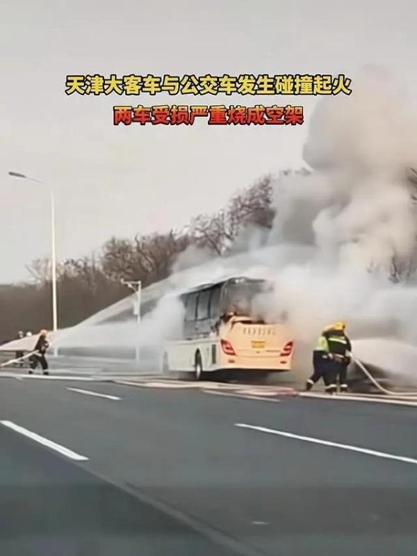 痛心!大巴车和公交车相撞导致1死37伤,大巴上都是高一学生