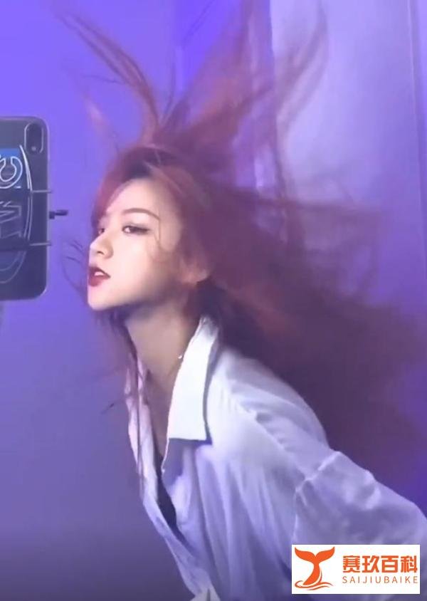 不火了也没热度,千万粉丝女网红“刀小刀”,自曝确诊重度抑郁症