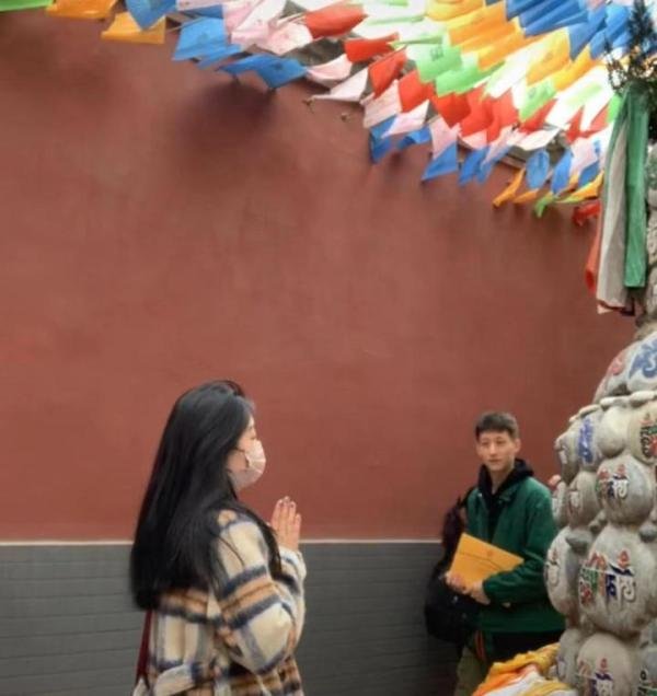 寺庙祈福遇上有缘人,，走呀，我们一起去祈福吧