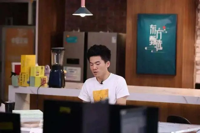 董宇辉“救活”了新东方，机构们却跑了！如何看待这一问题？