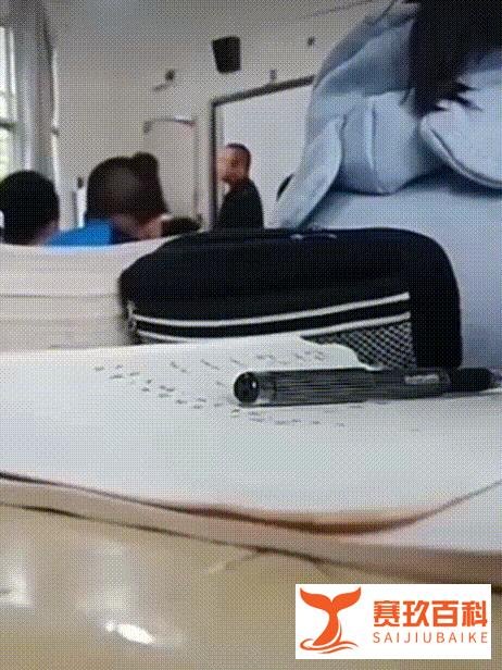 湖北大悟一中学教师，课堂上多次掌掴体罚学生