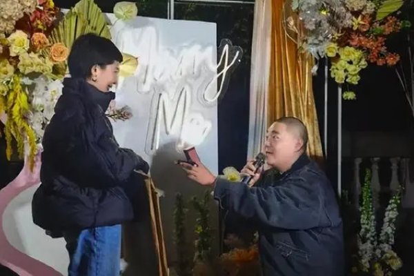 郝劭文女友身份被曝,主业是化妆师,两人是因何结缘的?