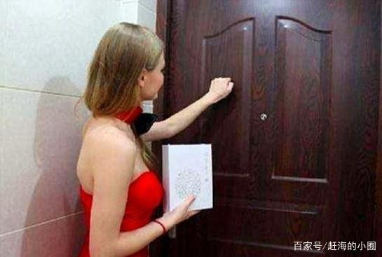 晚上在俄罗斯酒店，为什么会有美女晚上来敲门？导游：千万别开，你怎么看？